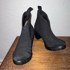 Charleston Shoe Co. Cypress Herringbone Fabric Slip On Block Heel Boots